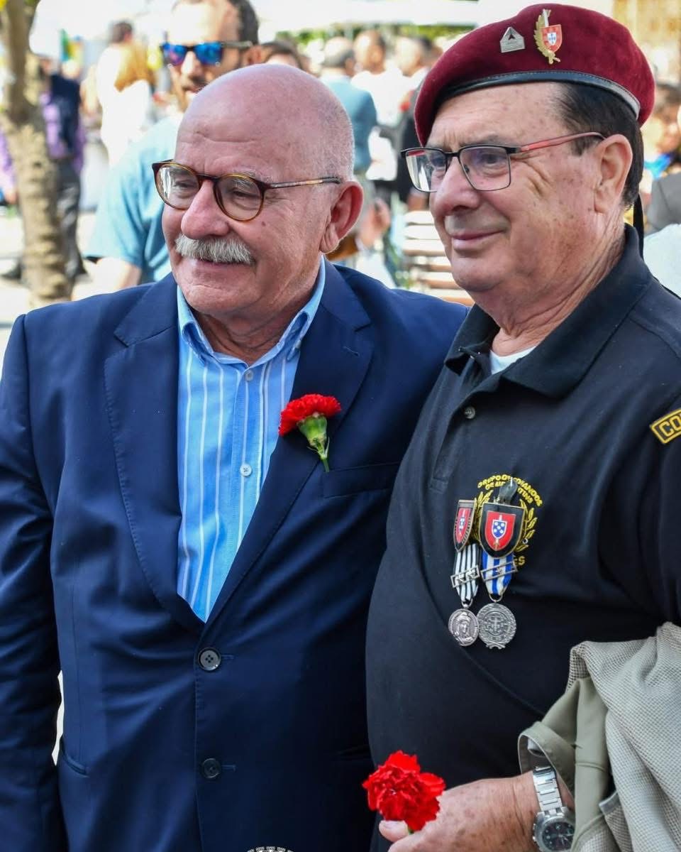 Homenagem aos militares de Abril